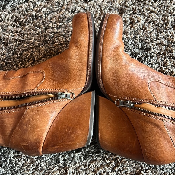 Boots - Picture 3 of 6